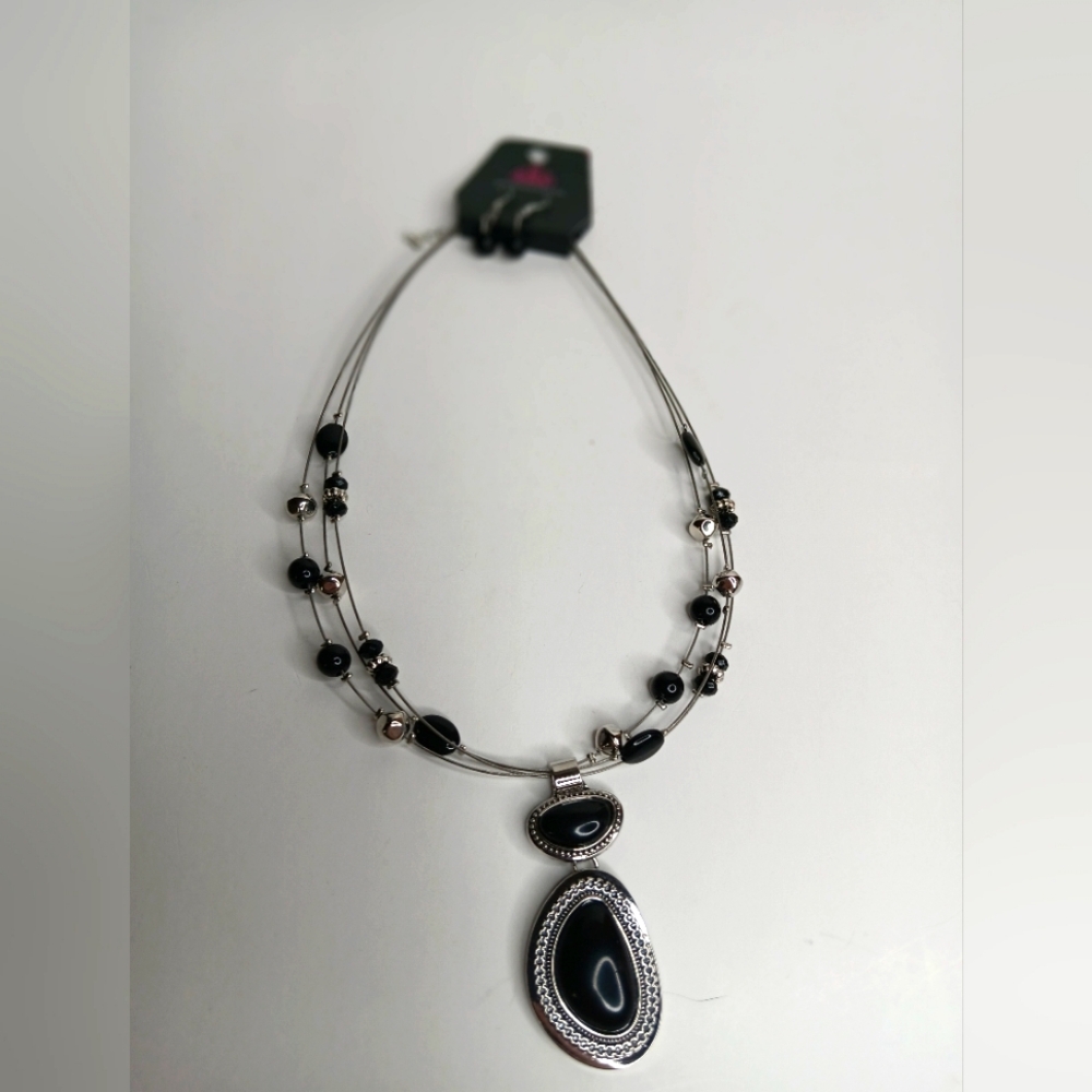 Paparazzi Necklace Set
